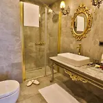 Real King Hotel