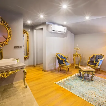 Real King Hotel 4*
