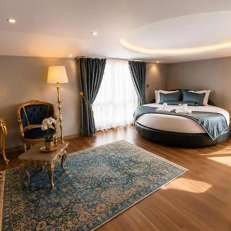 Real King Hotel